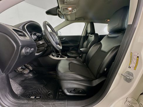 Used 2019 Jeep Compass Latitude w/ Popular Equipment Group AWD/4WD image 13