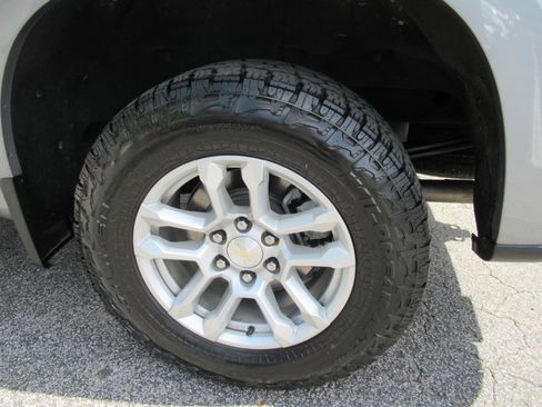 Used 2023 Chevrolet Silverado 1500 LT image 9