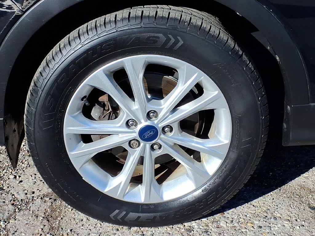 Used 2017 Ford Escape SE w/ Equipment Group 201A FWD image 9
