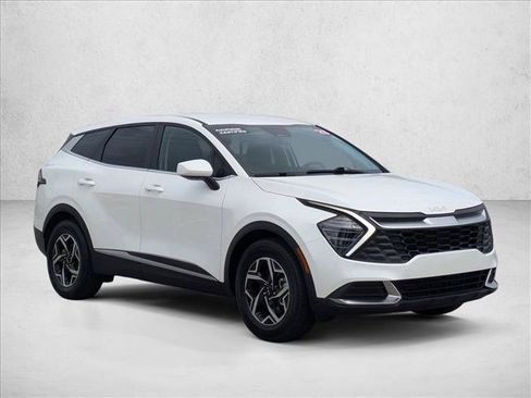 Used 2025 Kia Sportage LX FWD image 3