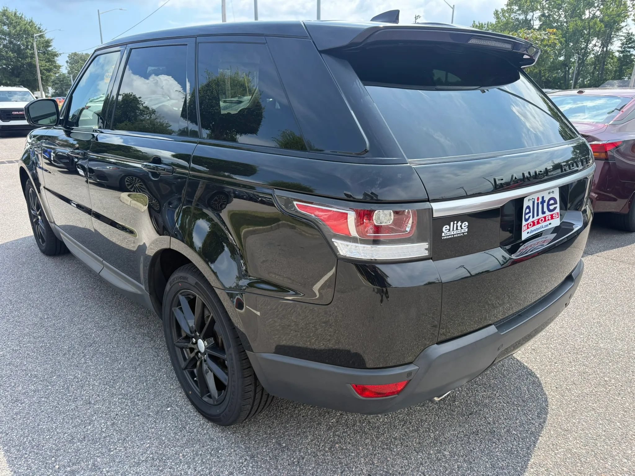 Used 2017 Land Rover Range Rover Sport SE AWD/4WD image 6