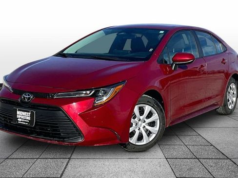 Used 2025 Toyota Corolla LE image 1