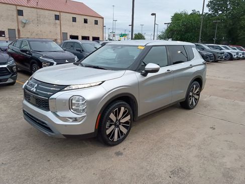 Used 2025 Mitsubishi Outlander SE AWD/4WD image 1