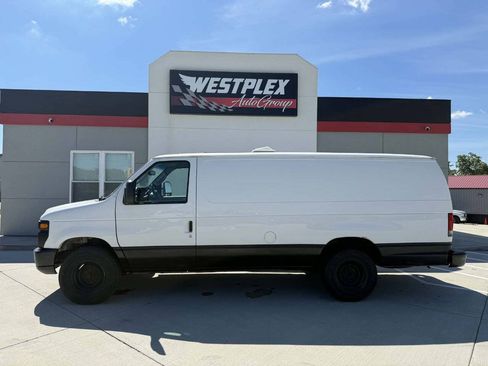 Used 2014 Ford E-350 and Econoline 350 Extended Super Duty RWD image 3