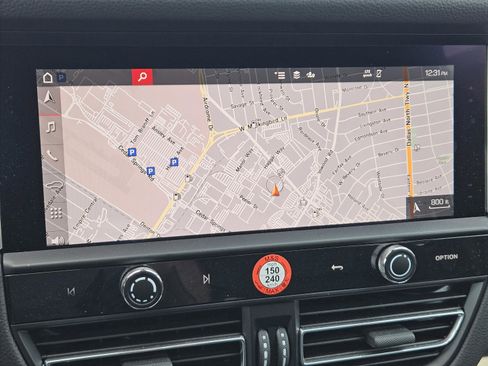 Certified 2025 Porsche Macan image 17