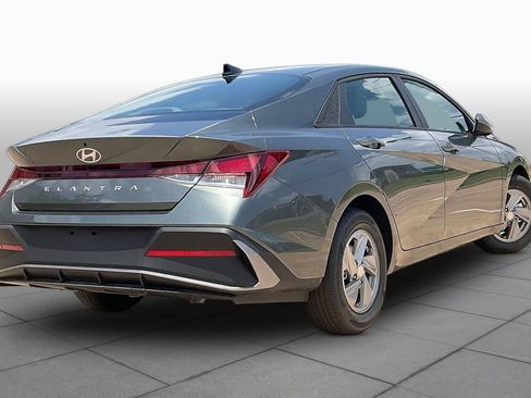 Certified 2026 Hyundai Elantra SE FWD image 13