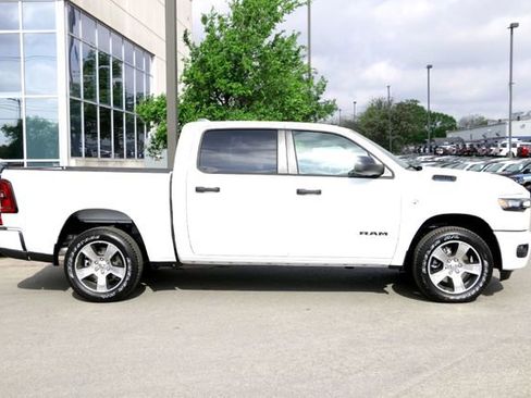 New 2026 RAM 1500 Express AWD/4WD image 4