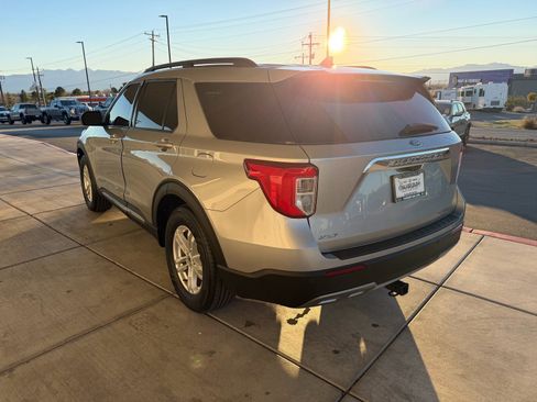 Used 2022 Ford Explorer XLT w/ Equipment Group 202A image 5