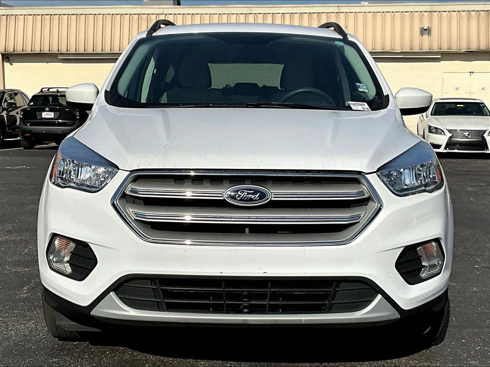 Used 2018 Ford Escape SE w/ SE Sync 3 Package AWD/4WD image 2