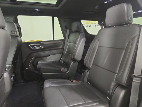 Certified 2022 Chevrolet Tahoe Z71 w/ Luxury Package AWD/4WD image 12