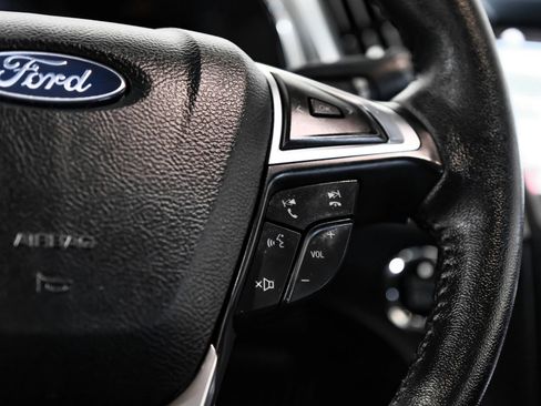 Used 2019 Ford Edge Titanium image 21