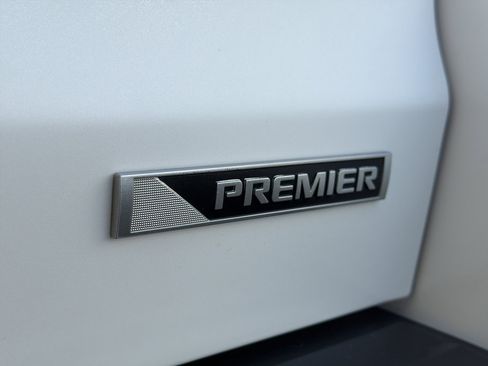 Used 2017 Chevrolet Suburban Premier image 24