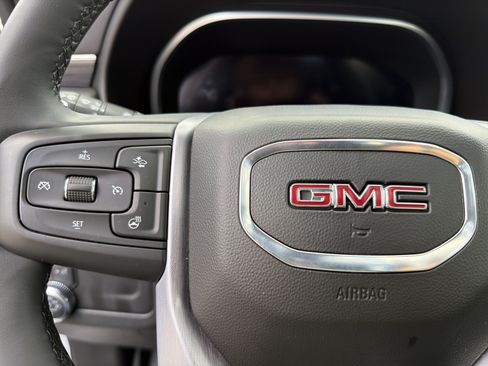 Used 2023 GMC Yukon SLT w/ SLT Premium Package AWD/4WD image 31