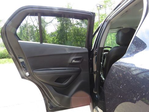 Used 2022 Chevrolet Trax LT AWD/4WD image 18