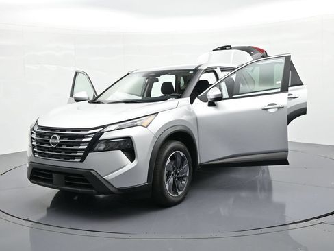 Used 2024 Nissan Rogue SV FWD image 24