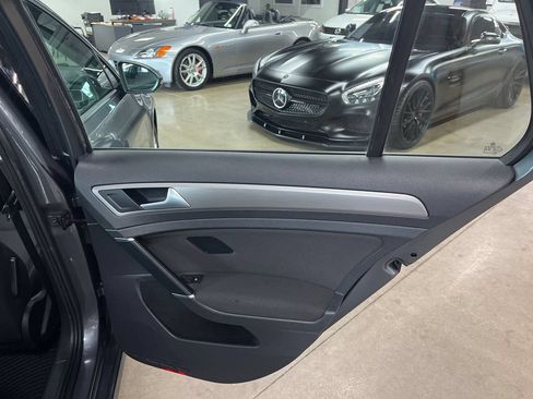 Used 2016 Volkswagen Golf S FWD image 47