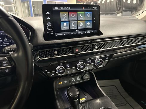 Used 2022 Honda Civic Touring image 11