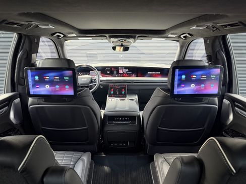 Used 2025 Cadillac Escalade V AWD/4WD image 24