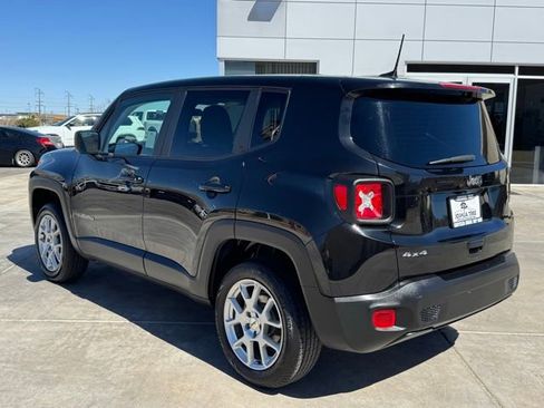 Used 2023 Jeep Renegade Latitude AWD/4WD image 4