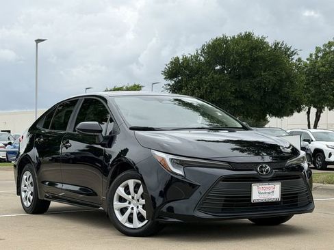 Used 2026 Toyota Corolla LE FWD image 2