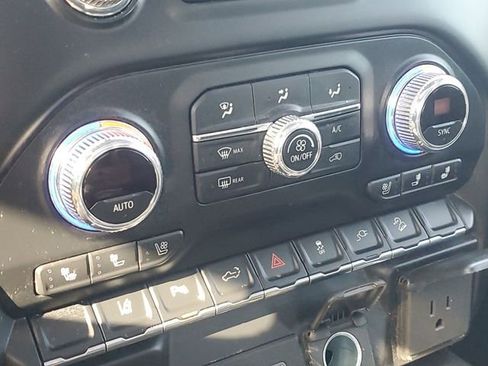 Used 2021 GMC Sierra 2500 SLT w/ SLT Premium Package image 23