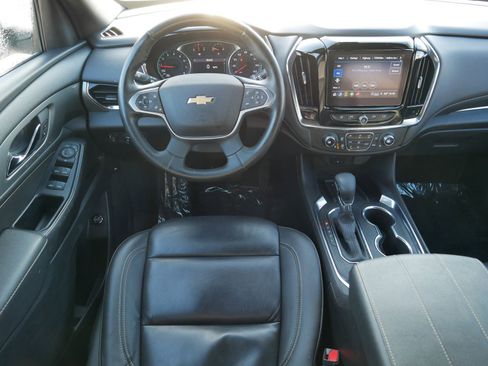 Used 2023 Chevrolet Traverse LT image 19