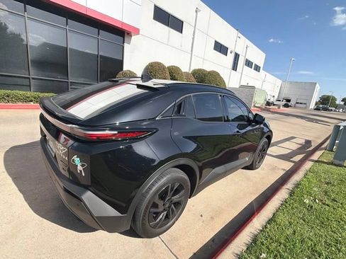 Used 2026 Toyota C-HR AWD/4WD image 8