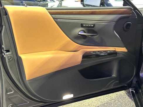 New 2025 Lexus ES 350 w/ Premium Package image 17