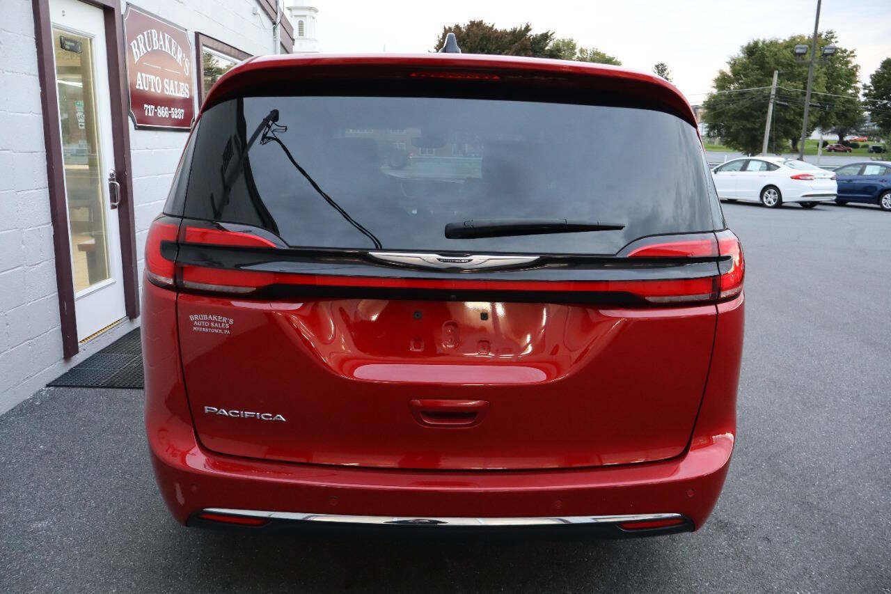 Used 2025 Chrysler Pacifica Select FWD image 3