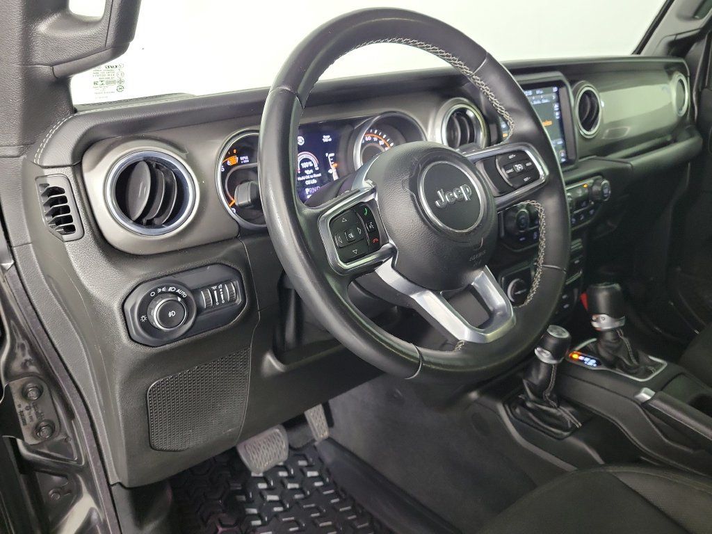 Used 2018 Jeep Wrangler Unlimited Sahara AWD/4WD image 15