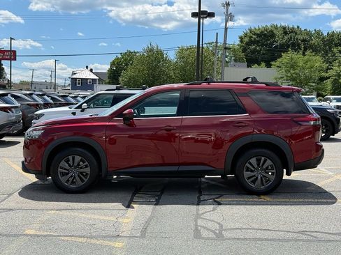 Used 2023 Nissan Pathfinder SV AWD/4WD image 2