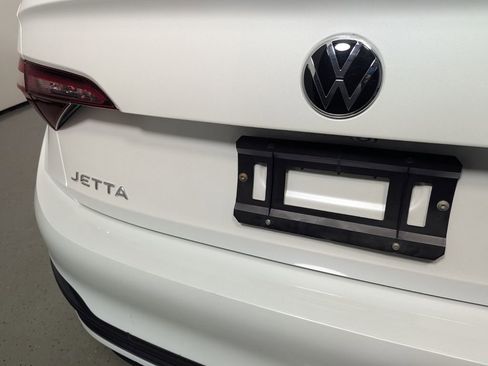 Used 2023 Volkswagen Jetta SE FWD image 8