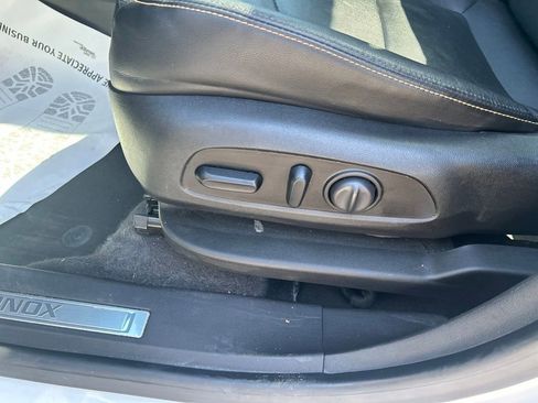 Used 2021 Chevrolet Equinox Premier FWD image 21