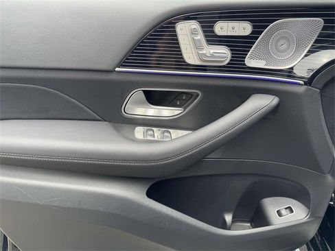 Used 2025 Mercedes-Benz GLE 580 4MATIC image 17