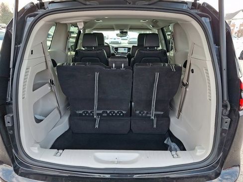 Certified 2023 Chrysler Pacifica Touring-L image 34