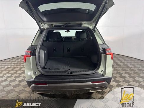Used 2026 Chevrolet Equinox ACTIV AWD/4WD image 8