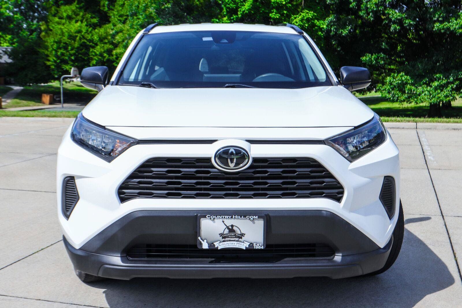 Used 2020 Toyota RAV4 LE FWD image 16
