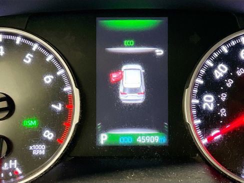 Used 2022 Toyota RAV4 XLE w/ Convenience Package image 23