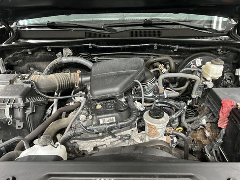Used 2019 Toyota Tacoma SR w/ SR Convenience Package AWD/4WD image 23