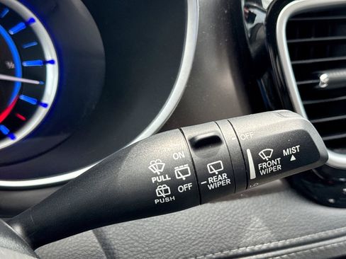 Used 2018 Chrysler Pacifica Limited w/ Advanced Safetytec Group FWD image 34