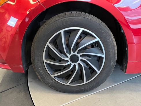 Used 2020 Toyota Corolla LE FWD image 25