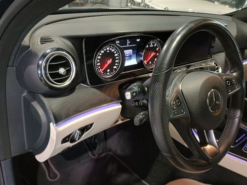 Used 2017 Mercedes-Benz E 300 4MATIC image 19