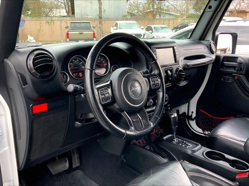 Used 2017 Jeep Wrangler Unlimited Rubicon image 16