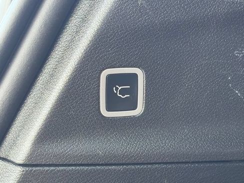 Used 2025 Chrysler Pacifica Select FWD image 45