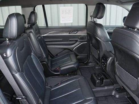 Used 2022 Jeep Grand Cherokee L Limited image 27