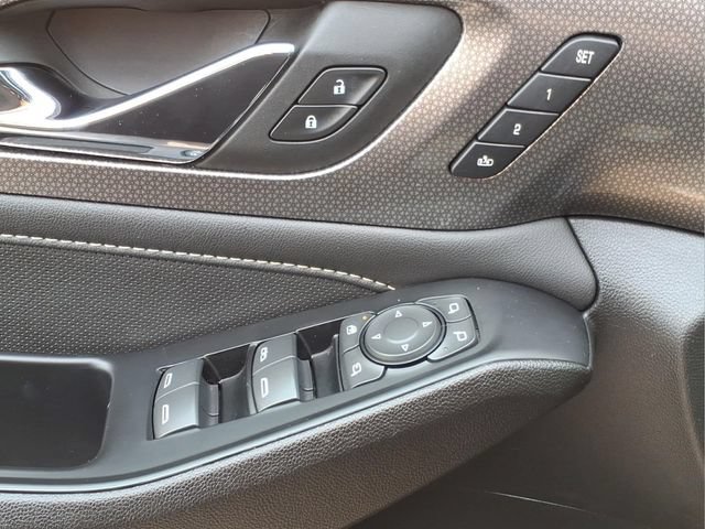Used 2023 Chevrolet Traverse Premier AWD/4WD image 16