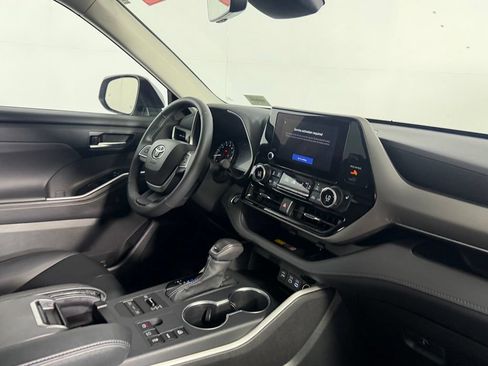 Used 2026 Toyota Highlander XLE AWD/4WD image 29