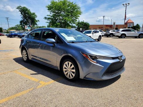 Used 2021 Toyota Corolla LE FWD image 3