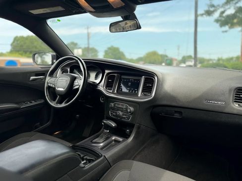 Used 2018 Dodge Charger SXT w/ Blacktop Package RWD image 12