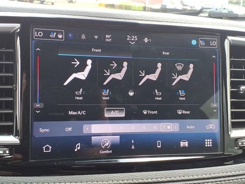 Used 2025 Chrysler Pacifica Limited FWD image 24